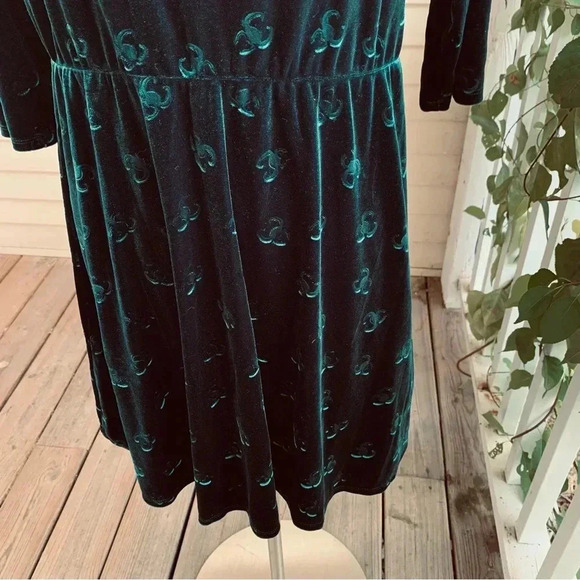 Her Universe Marvel Loki Velvet Embossed Dress Size XL Hot Topic Cosplay Green - Picture 9 of 13